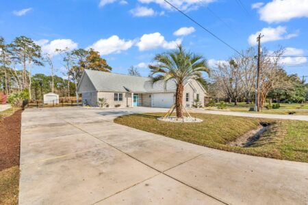 exterior front of Hagley home by swift creek homes