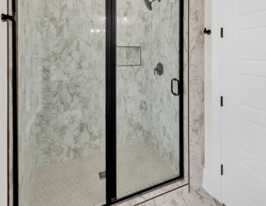 guest bathroom of Whispering Winds home